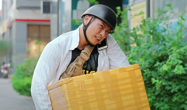 Phim ‘Làng trong phố’ tập 7: Vợ chồng Hiếu – Hoài có ‘dính bẫy’ ở phố? - Ảnh 2. Phim ‘Làng trong phố’ tập 7: Vợ chồng Hiếu – Hoài có ‘dính bẫy’ ở phố? - Ảnh 2.