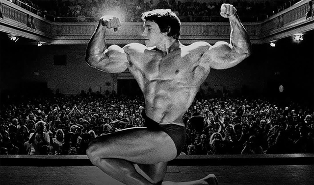 Cuộc đời ngôi sao Hollywood Arnold Schwarzenegger qua những bức ảnh độc lạ - Ảnh 1.
