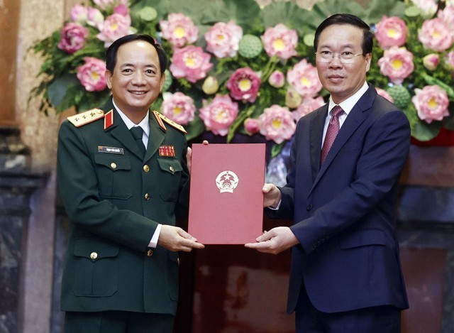 Chủ tịch nước trao quyết định thăng quân hàm thượng tướng cho ông Trịnh Văn Quyết - Ảnh 1.