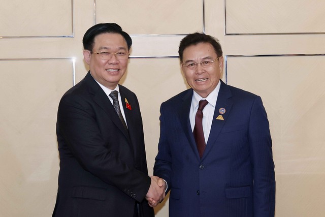 Chủ tịch Quốc hội gặp lãnh đạo nghị viện Lào, Campuchia, Malaysia bên lề AIPA-44 - Ảnh 1.