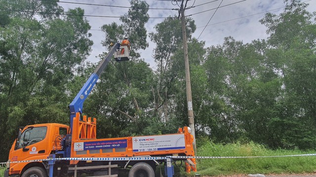 Điện lực TP.HCM khuyến cáo sử dụng điện an toàn trong mùa mưa - Ảnh 1.