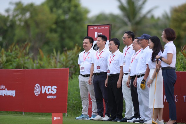 Đoàn Xuân Khuê Minh bắt đầu hành trình bảo vệ ngôi hậu giải golf quốc gia 2023 - Ảnh 1.