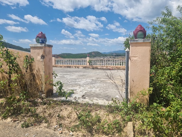 Đà Nẵng: Nhóm trộm 'nhí' lấy hàng loạt cổng sắt ở nghĩa trang Hòa Sơn sa lưới - Ảnh 1.