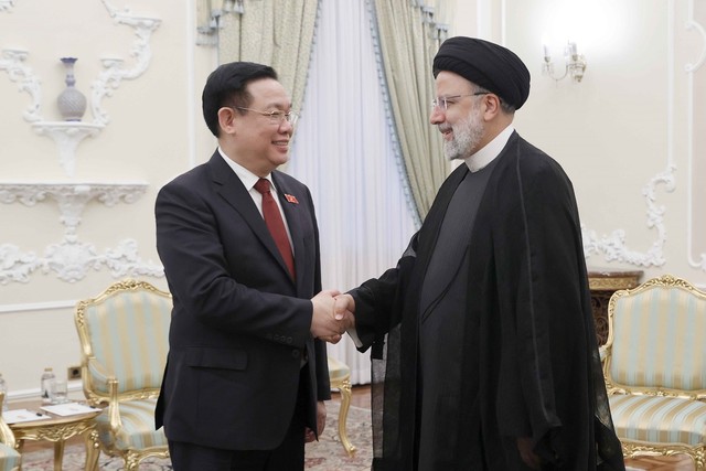 Chủ tịch Quốc hội Vương Đình Huệ hội kiến Tổng thống Iran - Ảnh 1.