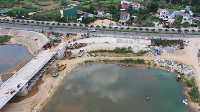 Quảng Ngãi: Trộm cát từ công trình đập dâng hạ lưu sông Trà Khúc đưa ra ngoài - Ảnh 6.