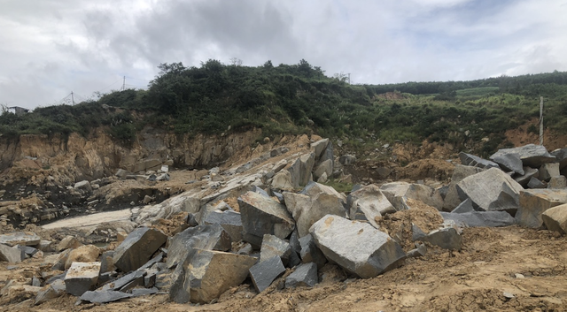 Phú Yên: Phát hiện mỏ đá bị tạm dừng hoạt động nhưng vẫn khai thác - Ảnh 2.