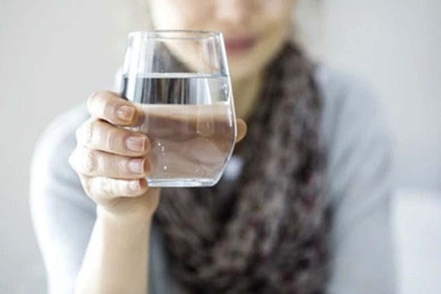 Chuyên gia: Người bệnh tiểu đường nên uống bao nhiêu nước mỗi ngày? - Ảnh 1.