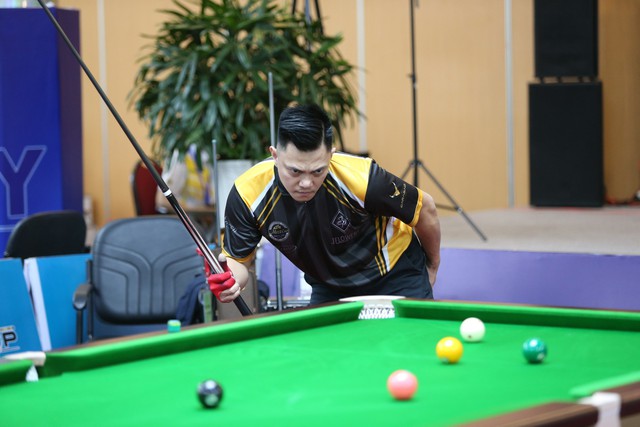 Võ Văn Tiến hạ 'chiến thần' Philippines tại giải billiards pool 8 bi quốc tế mở rộng - Ảnh 1.