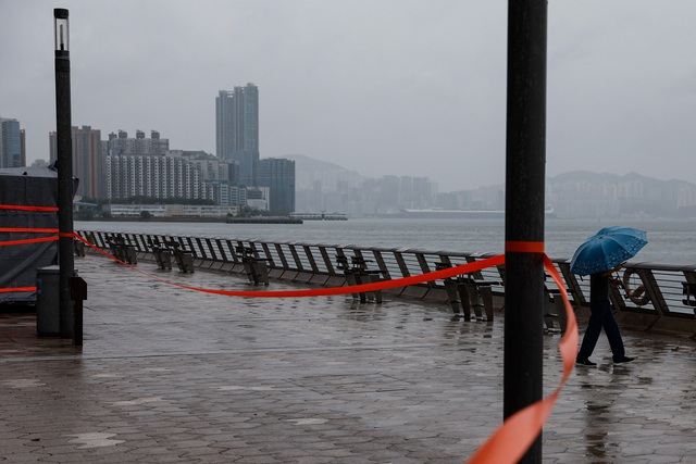 Trung Quốc ra cảnh báo mới về bão Sao La, hàng triệu người trú ẩn trong nhà - Ảnh 1.