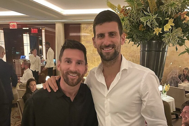 Djokovic tán dương Messi tại giải Mỹ mở rộng, CĐV đòi phạt thẻ vàng - Ảnh 1.