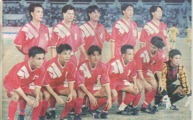 Vĩnh biệt 'Cơn lốc đường biên' một thời tung hoành của bóng đá Việt Nam - Ảnh 4.