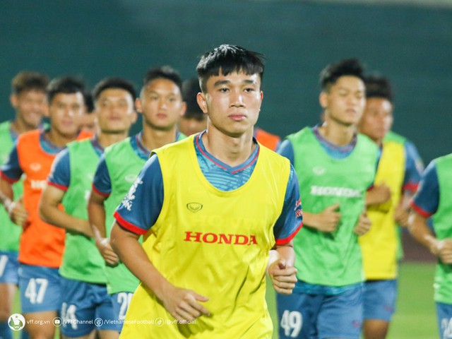 U.23 Việt Nam thay nhân sự phút chót, đón cầu thủ từ châu Âu về - Ảnh 11.