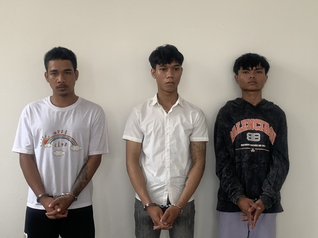 Tây Ninh: Bắt giữ 3 nghi can dùng súng cướp ngân hàng   - Ảnh 1.
