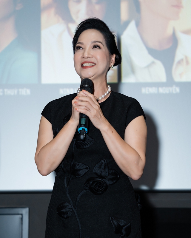 Thùy Tiên nhận cúp 'Nữ diễn viên xuất sắc nhất' trong phim đóng cùng NSND Lê Khanh - Ảnh 4.