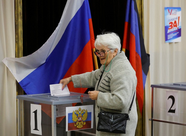 Cuộc bầu cử gây tranh cãi tại vùng chiến sự Ukraine  - Ảnh 1.