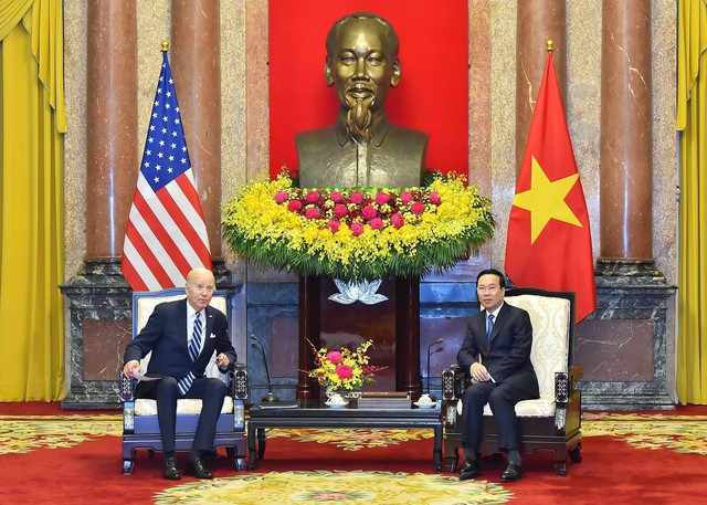 Chủ tịch nước Võ Văn Thưởng tặng Tổng thống Joe Biden món quà đặc biệt - Ảnh 2.