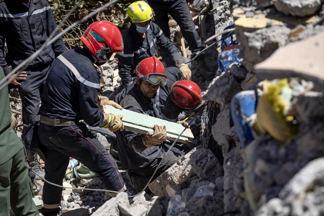Động đất ở Ma Rốc: Hơn 2.800 người chết, đã qua ‘thời gian vàng’ cứu hộ - Ảnh 1.