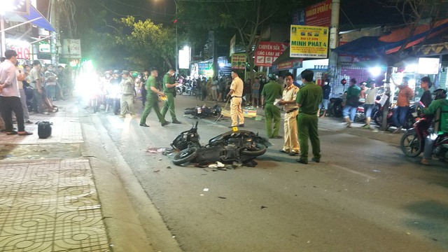 Sau tiếng động nhiều xe máy ngã trên đường, 1 người tử vong tại chỗ - Ảnh 1.