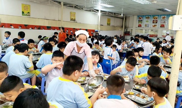 TP.HCM quy định tiền ăn bán trú: Trường học 'cân đong đo đếm' - Ảnh 2. TP.HCM quy định tiền ăn bán trú: Trường học 'cân đong đo đếm' - Ảnh 2.