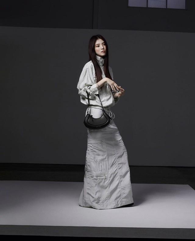 Những mẫu túi được hội mỹ nhân Hàn yêu thích mùa thu  - Ảnh 4.