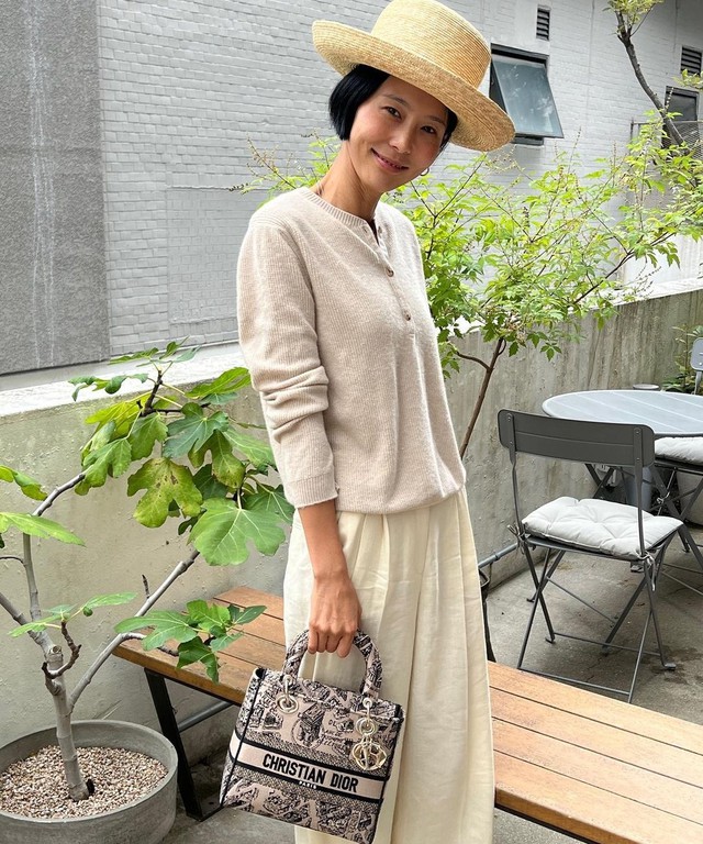Những mẫu túi được hội mỹ nhân Hàn yêu thích mùa thu  - Ảnh 5.
