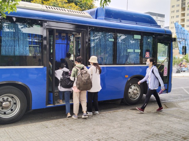 Tân sinh viên gặp chuyện ‘dở khóc, dở cười’ khi đi trên đường phố - Ảnh 4.