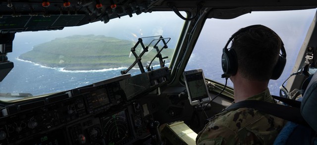 Không quân Mỹ vạt rừng ở các đảo Thái Bình Dương để mở căn cứ mới - Ảnh 1.