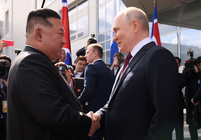 Tổng thống Putin, nhà lãnh đạo Kim Jong-un đã nói gì khi bắt đầu gặp hôm nay? - Ảnh 1.