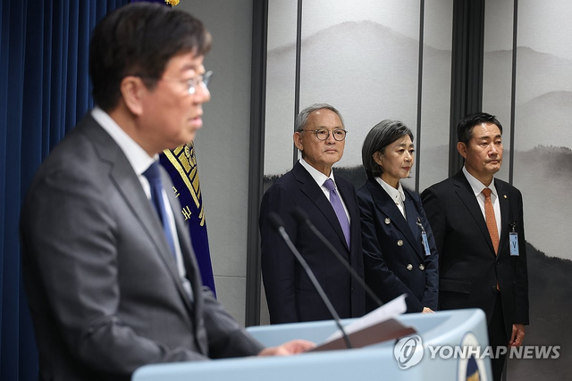 Hàn Quốc có tân bộ trưởng quốc phòng giữa lúc lãnh đạo Triều Tiên đến Nga - Ảnh 1.