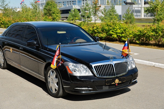 Nhà lãnh đạo Kim Jong-un trải nghiệm xe limousine của Tổng thống Putin - Ảnh 3.