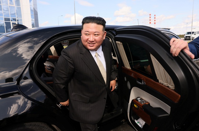 Nhà lãnh đạo Kim Jong-un trải nghiệm xe limousine của Tổng thống Putin - Ảnh 4.