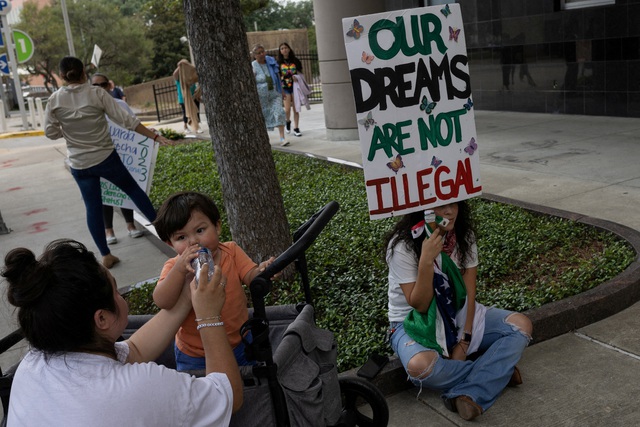 Thẩm phán Mỹ bác bỏ chương trình hoãn trục xuất người nhập cư DACA