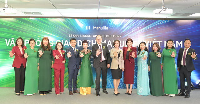 Đại diện Manulife tại lễ khai trương văn phòng giao dịch Manulife Lancaster Hà Nội