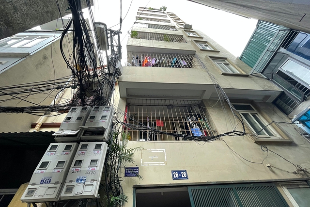 Nhan nhản chung cư mini trong 'hang cùng ngõ hẻm' ở nội thành Hà Nội - Ảnh 1.