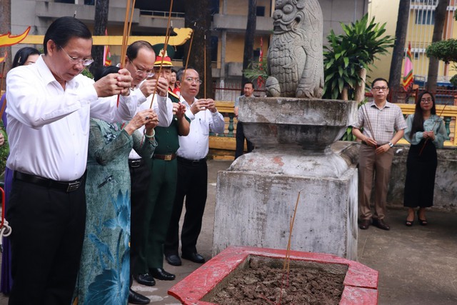 Nhiều nghi thức hoàng cung tại lễ giỗ lần thứ 191 Tả quân Lê Văn Duyệt  - Ảnh 2.