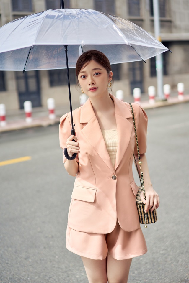 Những mẫu blazer làm nên phong thái lịch thiệp, chuyên nghiệp cho quý cô 30+  - Ảnh 8.