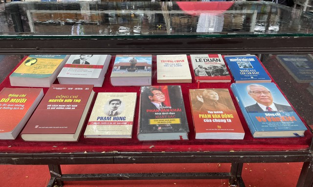 Đường Sách TP.HCM khai mạc triển lãm sách về Chủ tịch Hồ Chí Minh   - Ảnh 6.