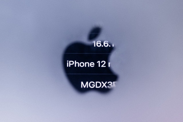 Apple chuẩn bị cập nhật iPhone 12 ở Pháp sau lệnh cấm vì bức xạ cao - Ảnh 1.