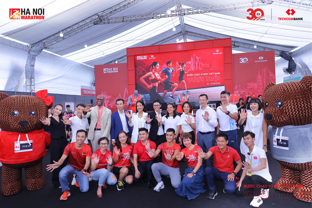 Hà Nội Marathon Techcombank 2023: Bước chạy vì một Việt Nam vượt trội - Ảnh 3.