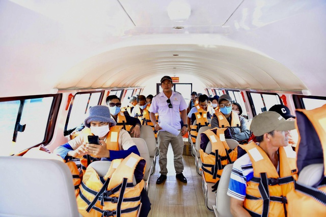 Tập đoàn Hưng Thịnh hỗ trợ tàu miễn phí cho người dân đảo Nhơn Châu  - Ảnh 2.