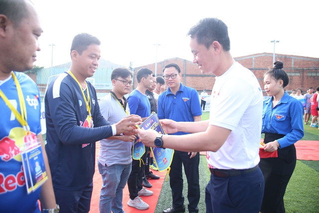 Sôi nổi Giải bóng đá Thanh niên công nhân khu vực Đồng bằng Sông Tiền - Ảnh 1.