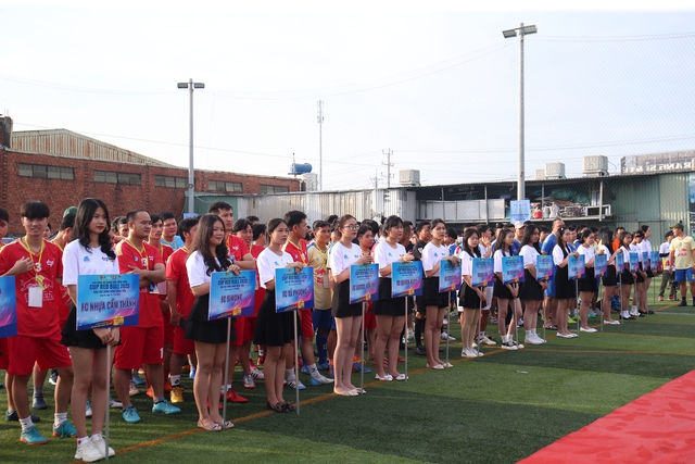 Sôi nổi Giải bóng đá Thanh niên công nhân khu vực Đồng bằng Sông Tiền - Ảnh 2.