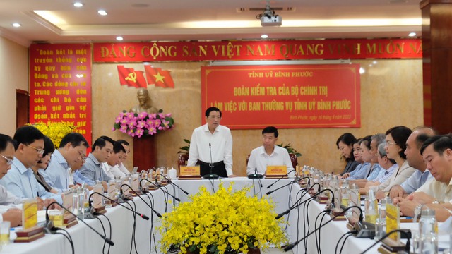 Công bố quyết định kiểm tra của Bộ Chính trị với BTV Tỉnh ủy Bình Phước - Ảnh 1.