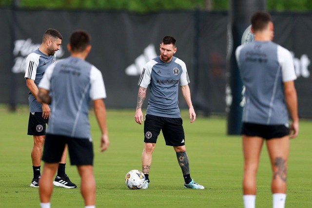HLV Tata Martino tiết lộ về tình trạng sức khỏe của Messi - Ảnh 2.
