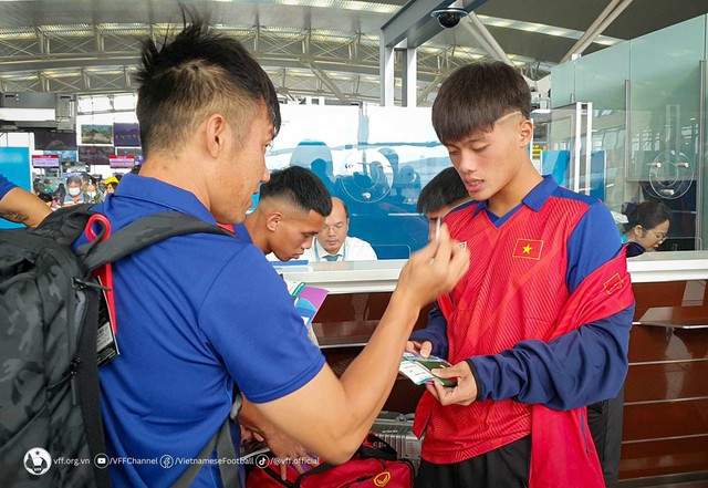 Olympic Việt Nam khởi hành đến Trung Quốc, bắt đầu hành trình ở ASIAD 19 - Ảnh 2.