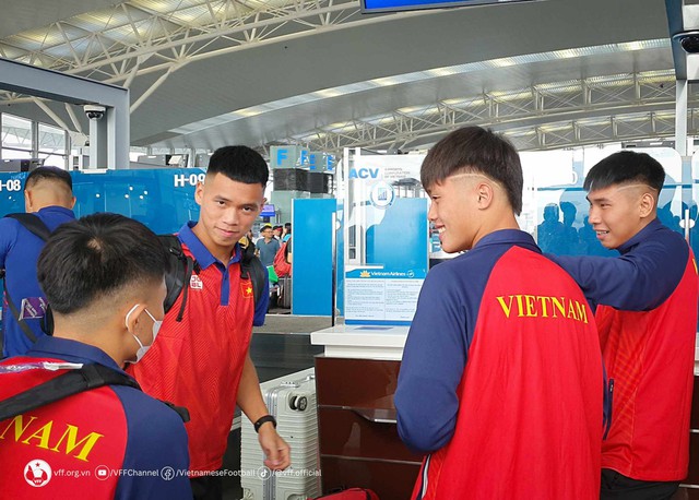 Olympic Việt Nam khởi hành đến Trung Quốc, bắt đầu hành trình ở ASIAD 19 - Ảnh 3.