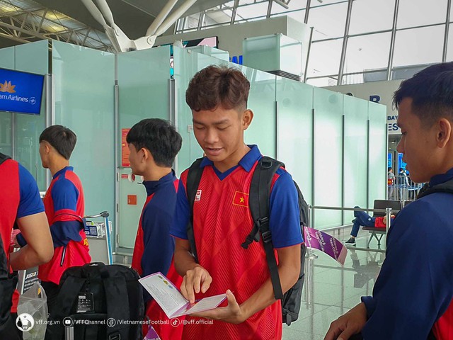 Olympic Việt Nam khởi hành đến Trung Quốc, bắt đầu hành trình ở ASIAD 19 - Ảnh 6.