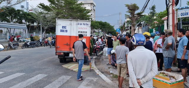 Ninh Thuận: Tài xế lùi xe tải, cán bé gái 4 tuổi tử vong - Ảnh 1. Ninh Thuận: Tài xế lùi xe tải, cán bé gái 4 tuổi tử vong - Ảnh 1.