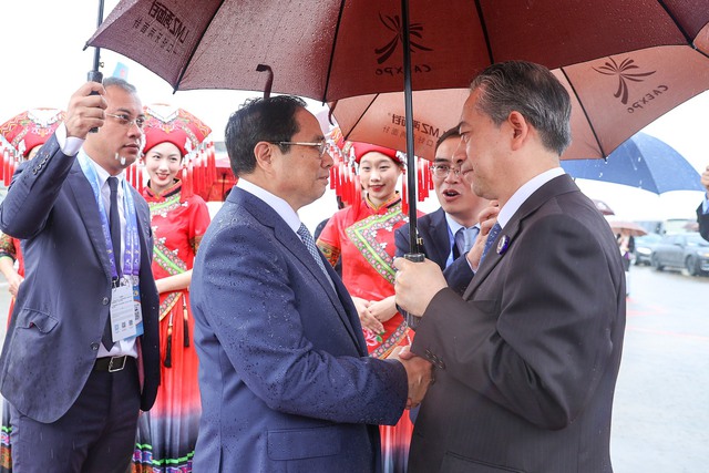 Thủ tướng Phạm Minh Chính đã tới Trung Quốc dự khai mạc CAEXPO - CABIS 20 - Ảnh 1.