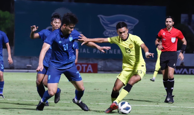 CĐV Malaysia muốn HLV đội tuyển U.23 từ chức dù đoạt vé dự VCK U.23 châu Á - Ảnh 2.